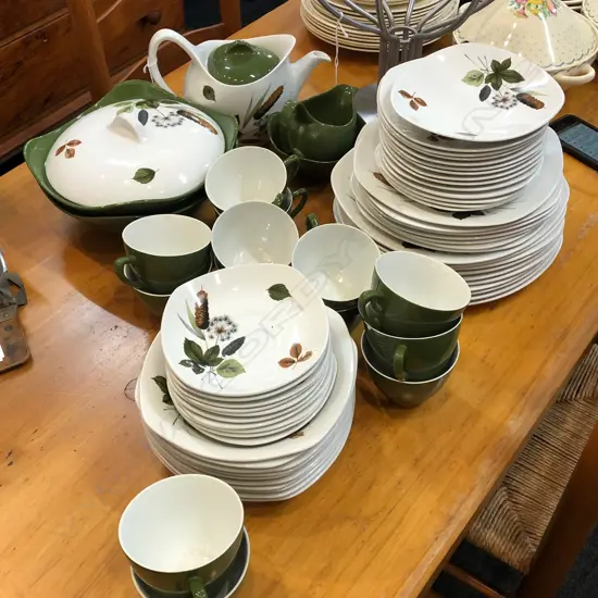 LARGE MIDWINTER STYLECRAFT DINNER SERVICE