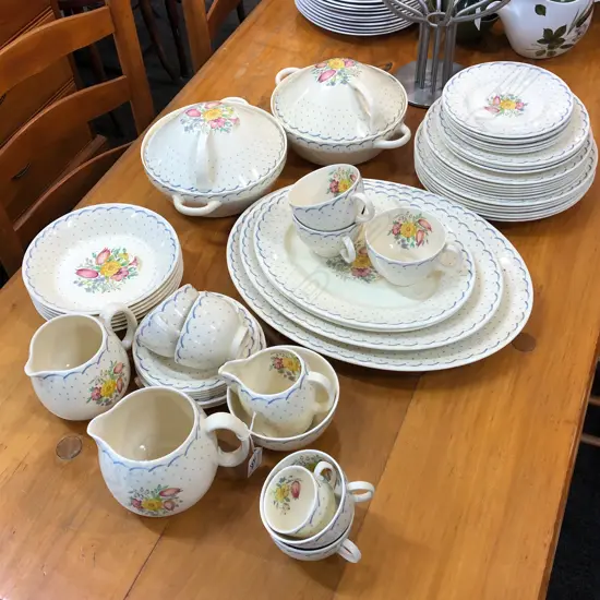 LARGE SUSIE COOPER PRINTEMPS DINNER SERVICE 