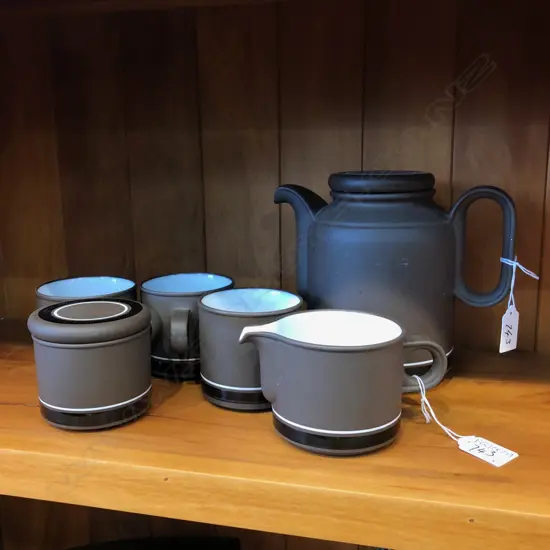 6 PCES HORNSEA LANCASTER VITRAMIC CONTRAST PATTERN 