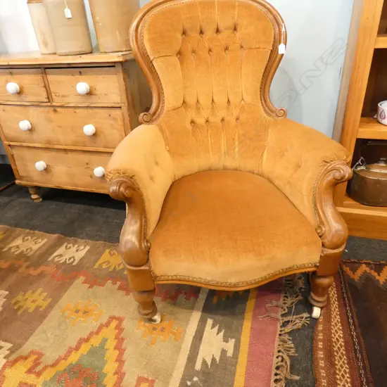 VICTORIAN VELVET UPHOLSTERED CHAIR