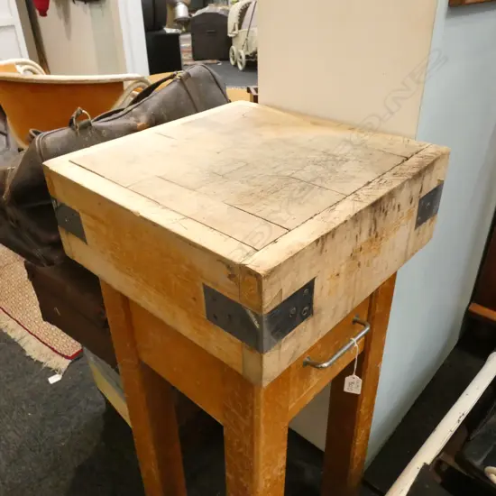 SMALL FRENCH VINTAGE BUTCHERS BLOCK H. 850MM