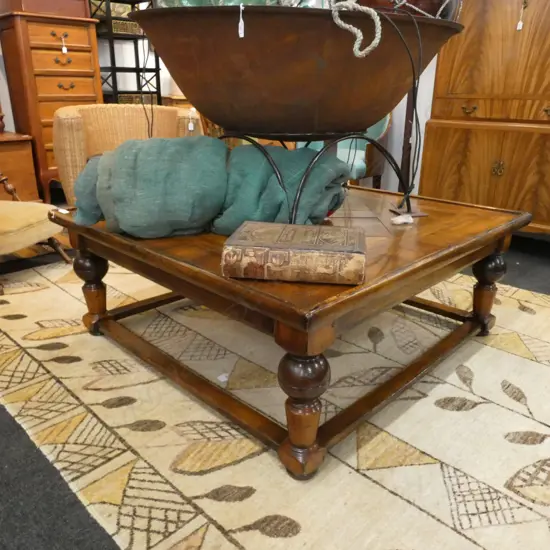 LARGE OAK COFFEE TABLE 1180 MM SQ