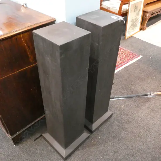 PAIR OF DISPLAY PLINTHS H 900MM