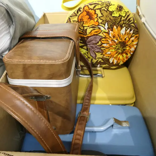 ASSORTED MAKEUP CASES