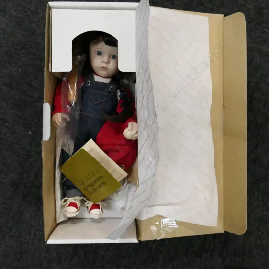 GEORGETOWN COLLECTION DOLL SARAH THE LITTLE SLUGGER