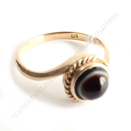 9CT GOLD AND BANDED AGATE RING