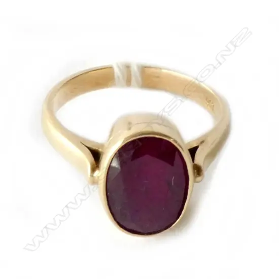 9CT GOLD & RUBY RING