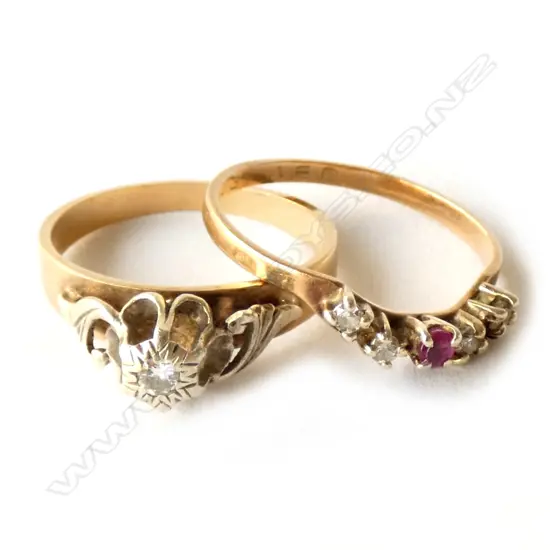 9CT RED & CZ RING + 9CT RING