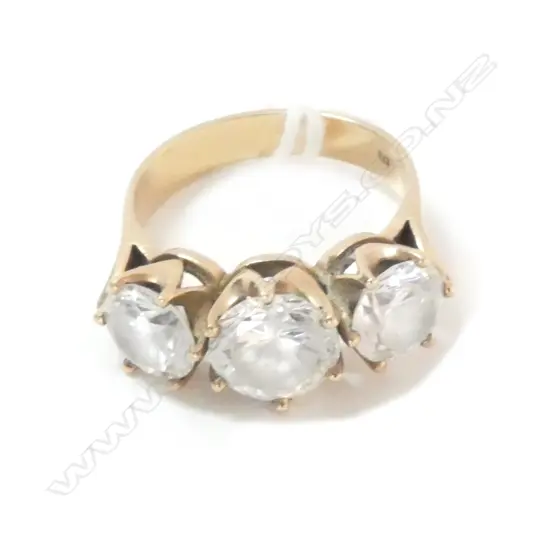 9CT THREE STONE CZ RING 5.4 GRAMS