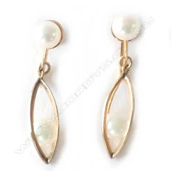Pearl earrings, set in 14ct gold