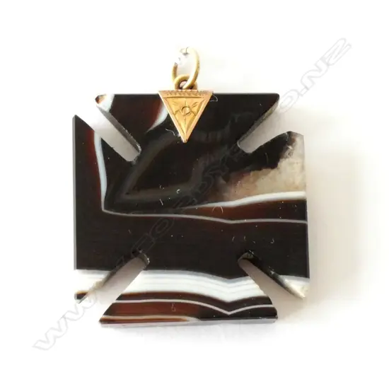BLACK BANDED AGATE & GOLD MALTESE CROSS. minor chipping