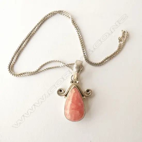 SILVER & RED CRYSTAL PENDANT ON SLVER CHAIN
