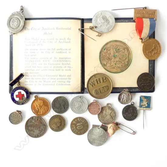 Lot of very old medallets and tokens, mainly NZ and Australian