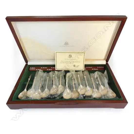 BOXED SET SILVER 'APOSTLE' SPOONS 1977 ED.1000 sets