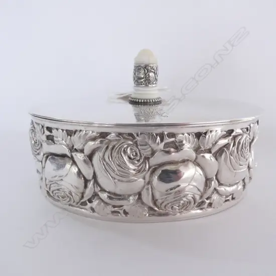 CARL BECKER 800  SILVER HINGED, LIDDED BOX c.1915
