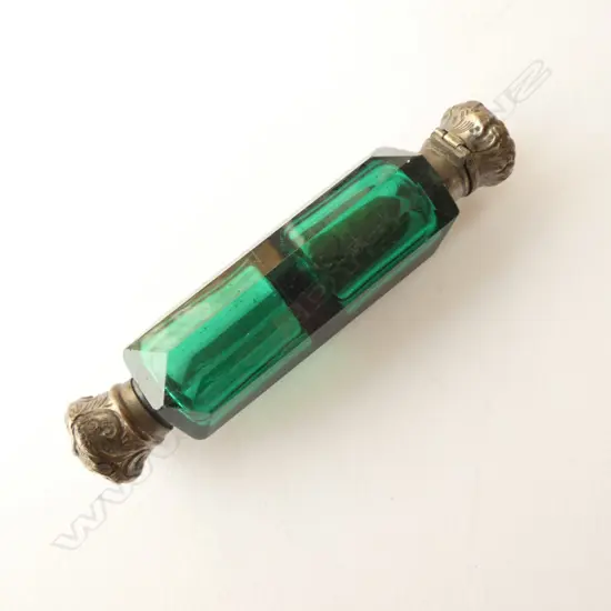 VICTORIAN FACETTED GREEN GLASS DBLE ENDED SCENT BOTTLE