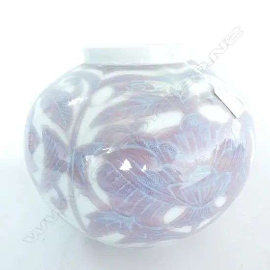 JAPANESE LGE PORCELAIN VASE MAUVE FLORALS