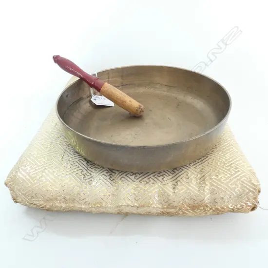 JAPANESE SINGING BOWL FLAT FORM + CUSHION & HAMMER