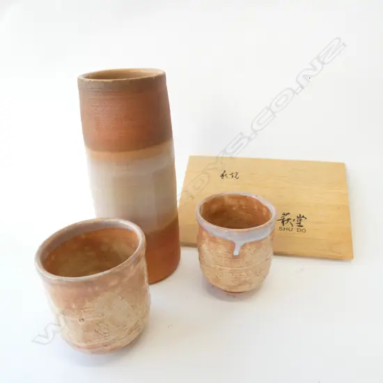 2 BOXED JAPANESE POTTERY ITEMS