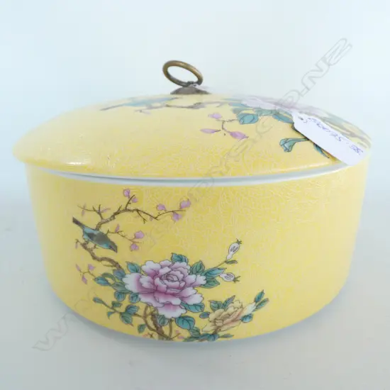 ORIENTAL PORCELAIN CIRCULAR LIDDED TEA CAKE BOX YELLOW