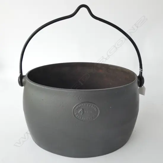 LARGE KENRICK CAST IRON OVAL POT, W. 400MM
