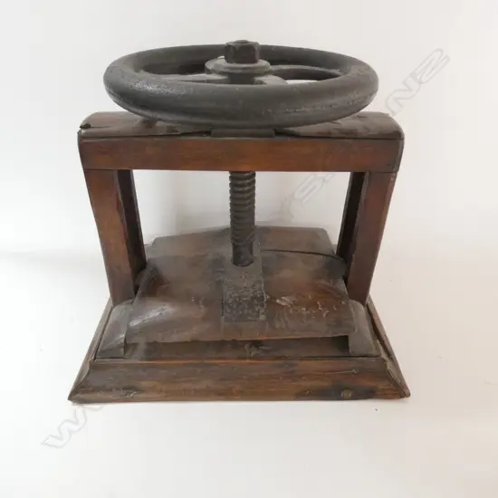 19THC WOODEN PRESS METAL WHEEL & SCREW FITTING