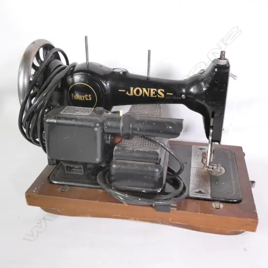 VINTAGE JONES SEWING MACHINE L. 370MM