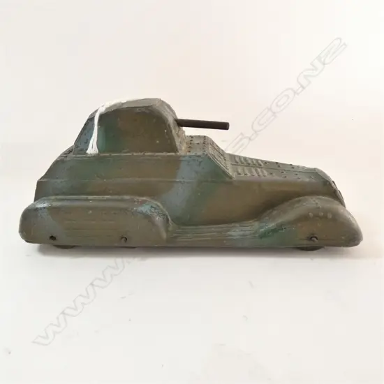 RARE NZ TINK-E TOYS CAST LEAD ARMOURED CAR WITH CAMO PAINT FINISH