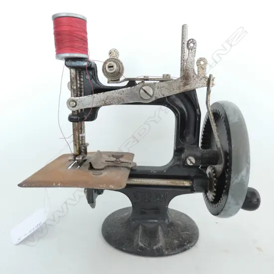 VINTAGE LACE MAKING SEWING MACHINE