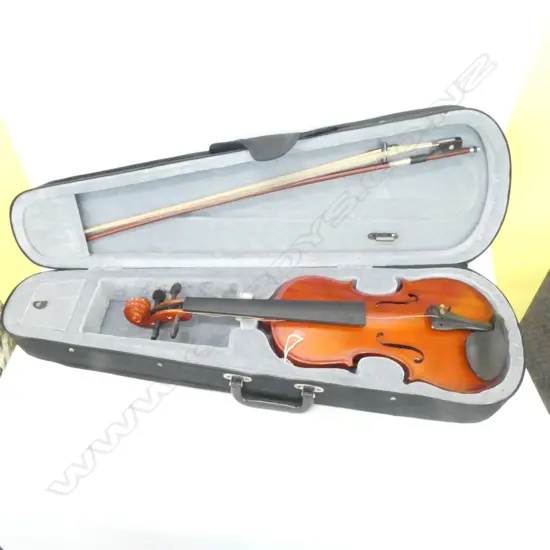 VIOLIN WITH BOW IN CASE