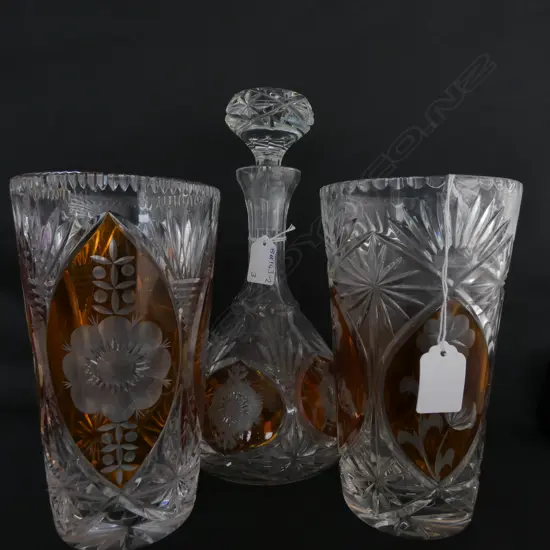 BOHEMIAN CUT CRYSTAL AMBER FLASHED DECANTER (H. 290MM) & 2 VASES