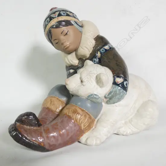 LLADRO INNUIT & POLAR BEAR, BOXED W. 270MM, H. 290MM