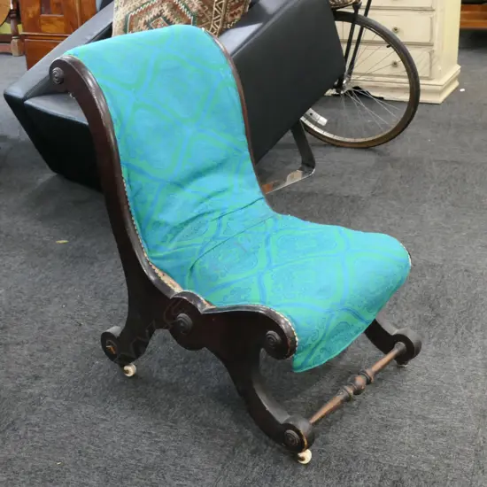 VICTORIAN NURSING CHAIR 