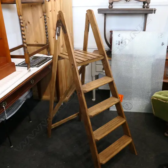 VINTAGE STEP LADDER H. 1315MM