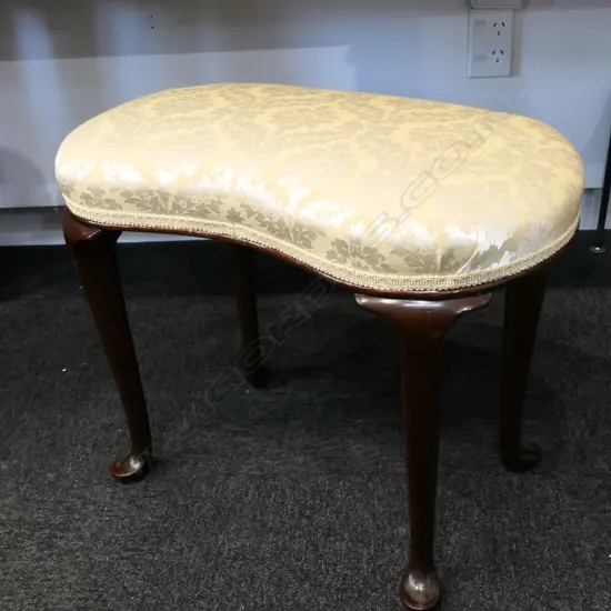 CABROILE LEG UPHOLSTERED KIDNEY STOOL W. 580MM