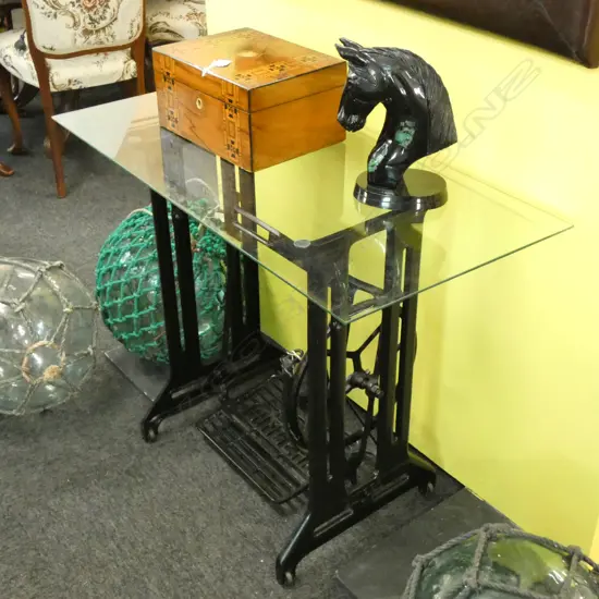 SINGER SEWING MACHINE GLASS TOP TABLE H. 725MM