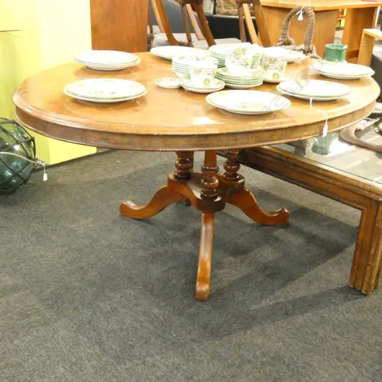 VICTORIAN OVAL LOO TABLE TRIFORM BASE