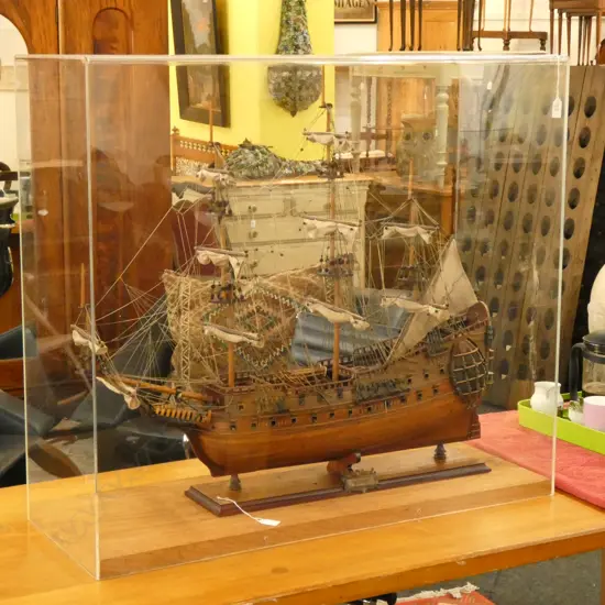 CASED MODEL OF THE FAIRFAX L 940 MM