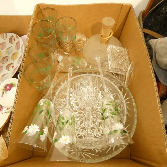 GOOD BOX LOT ASSORTED GLASS, BOWLS, GLASSES, ETC.