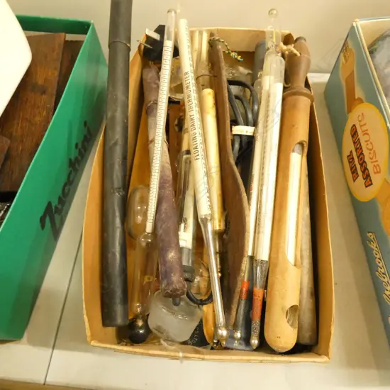 BOX OF THERMOMETERS, INCLUDING FLOATING DAIRY THERMOMETERS