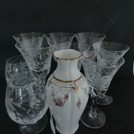9 ASST. CRYSTAL GLASSES + R/CROWN DERBY VASE H. 185MM