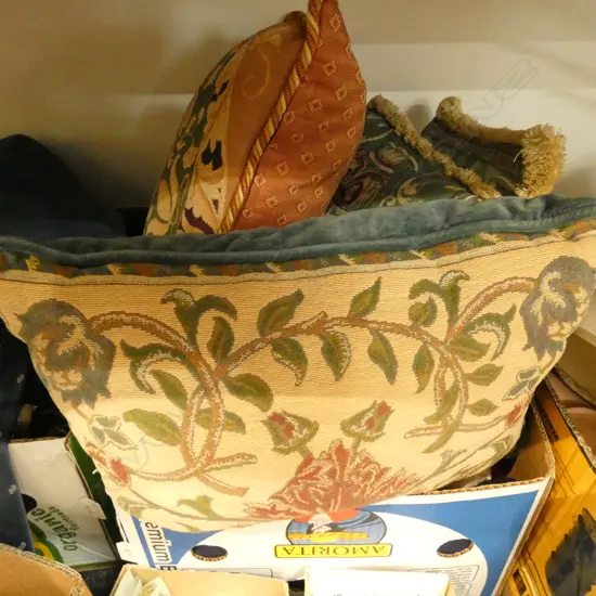 BOX LOT ASST. FABRIC + 4 CUSHIONS 