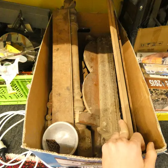 BOX LOT ASST. WOODEN EARLY 20thC ARCHITECTURAL / FURNITURE PCES CHIP CARVING PANEL, PEDIMENTS ETC 