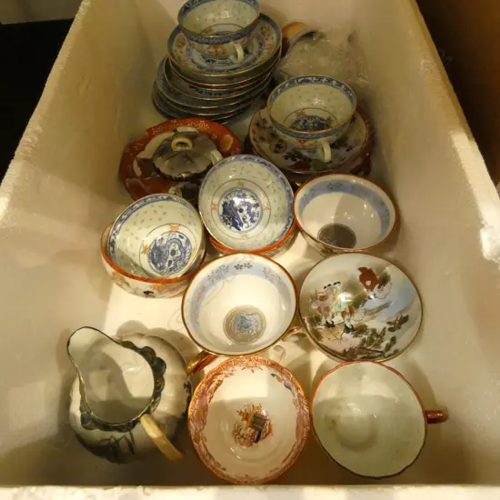 BOX OF JAPANESE & CHINESE PORCELAIN