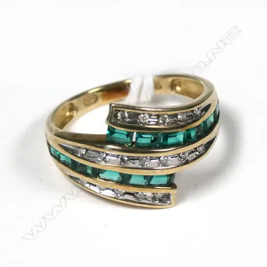 Stylish ring set in 9ct gold 2.9 gms