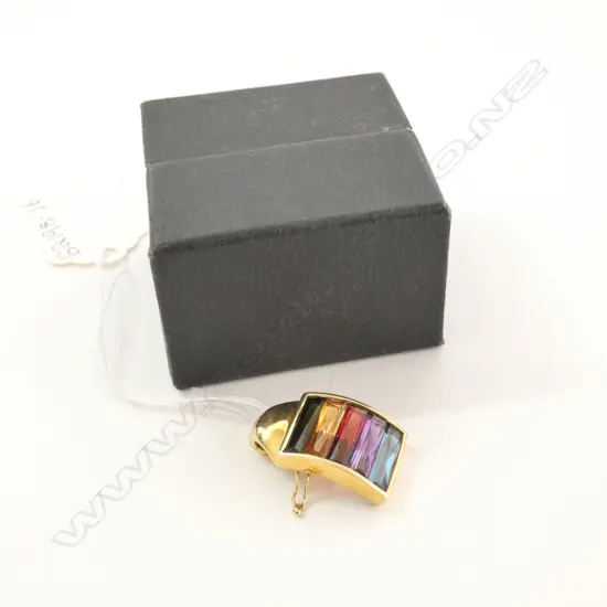 18CT GOLD AND GEMSTONE PENDANT (ww)