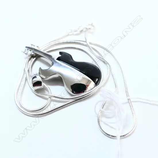 SILVER ELECTRIC GUITAR PENDANT ON CHAIN 9.2gms