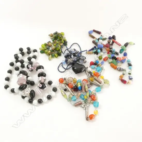 BAG COSTUME JEWELLERY, INCL. GLASS BEADS