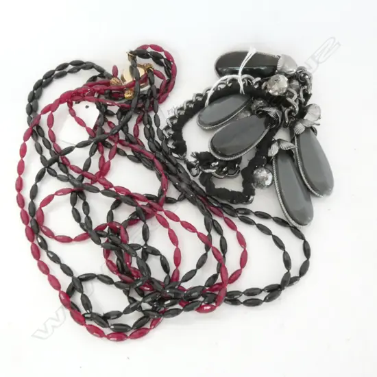 2 COSTUME DECORATIVE NECKLACES