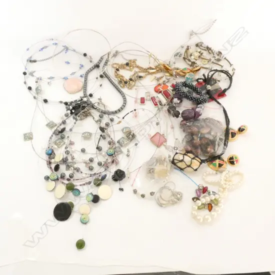 BAG ASSORTED COSTUME JEWELLERY